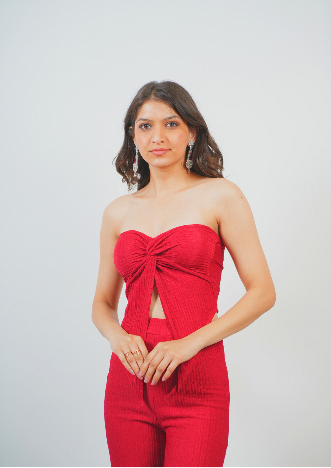 Stylish Coord Set Featuring a Front Leaf Cut and Tube-Less Style