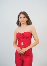 Stylish Coord Set Featuring a Front Leaf Cut and Tube-Less Style